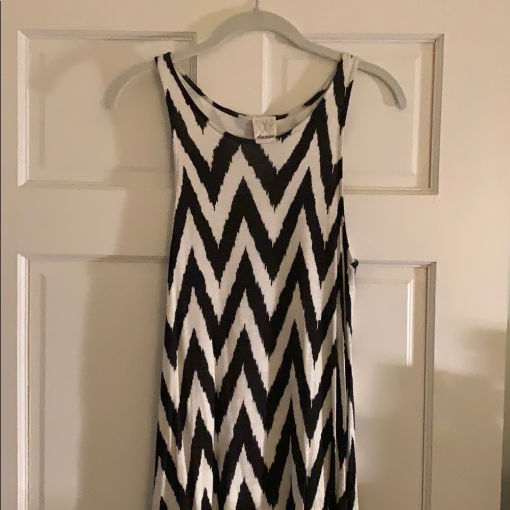 Ella Moss M black/white chevron high-low hem dress